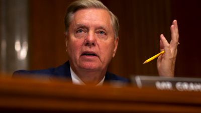 سيناتور أمريكي يدعو لاغتيال بوتين.. وموسكو ترد 