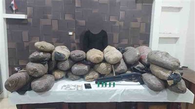 سقوط مسجل خطر بحوزته سلاح ومخدرات بالشرقية