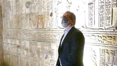 وزير السياحة والآثار يتفقد أعمال الترميم بمعبد دندرة | صور