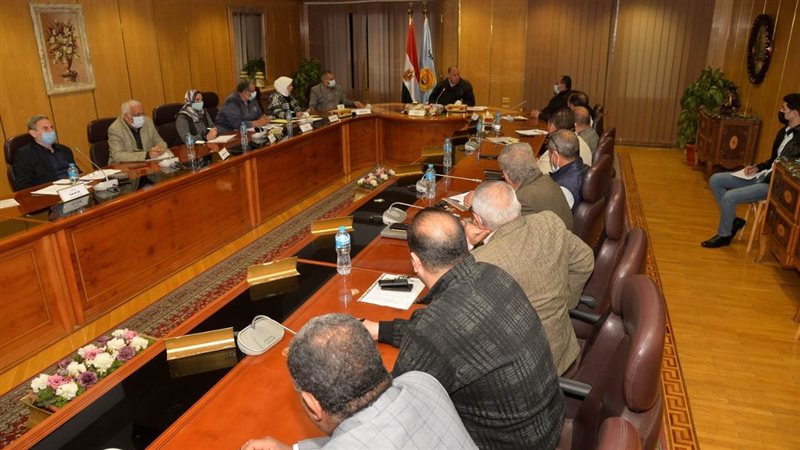 اجتماع محافظ أسيوط
