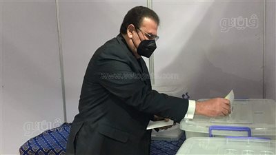 هاني ضاحي يدلي بصوته في انتخابات المهندسين بالقاهرة| صور