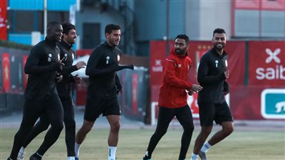 انطلاق المران الأخير للأهلي قبل مواجهة المريخ السوداني | فيديو