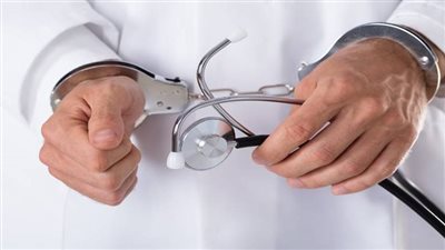 النيابة تطلب التحريات حول اتهام موظفة لطبيب بالتحرش بها بالعجوزة