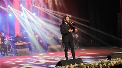 بهاء سلطان يشعل أوبرا جامعة مصر للعلوم والتكنولوجيا وسط حشود جماهيرية ضخمة| صور