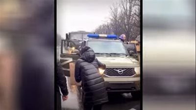 لحظة قطع أوكرانيون الطريق أمام القوات الروسية في خيرسون | فيديو 