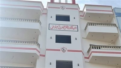 الزمالك بطل القرن الحقيقي .. عائلة تزين واجهة منزلها بشعارات القلعة البيضاء في الدقهلية | صور 