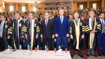 طارق الفقي يشهد حفل تخريج الدفعة 26 طب بشري سوهاج