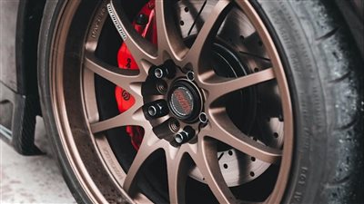 أسباب اهتزاز محرك السيارة عند الفرامل وطرق صيانته