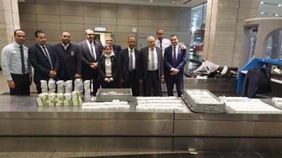 إحباط محاولة تهريب مستحضرات تجميل باهظة الثمن بمطار القاهرة | صور 