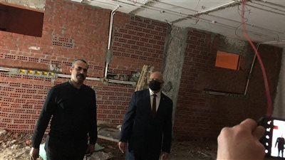 رئيس جامعة بنها يفاجئ المستشفيات الجامعية.. ويشدد على تحسين الخدمة