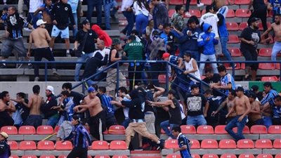 توقف الدوري المكسيكي بسبب الاشتباكات بين الجمهور