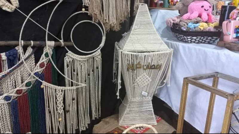 مشغولات يدوية بأيدي