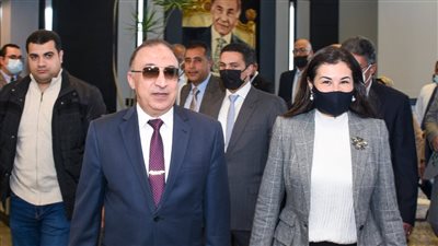 محافظ الإسكندرية يفتتح محطة الطاقة الشمسية بفرع النساجون الشرقيون 