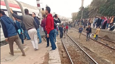 السيطرة على أدخنة تصاعدت من عجلات أحد القطارات بقليوب