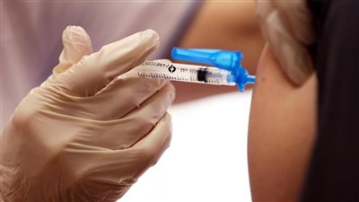 الصحة تنصح بهذا الإجراء لمن تظهر عليه أعراض جانبية بعد لقاح كورونا 