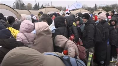 تزايد تدفق اللاجئين الأوكرانيين لحدود بولندا | فيديو 