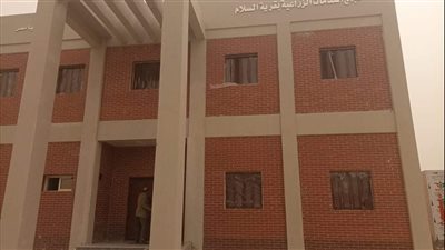 مدير إدارة القنطرة شرق الزراعية بالإسماعيلية يتفقد مجمعات الخدمات | صور