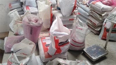 ضبط مدير مصنع بحوزته كمية من مستلزمات الإنتاج منتهية الصلاحية بالإسكندرية 