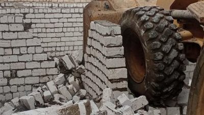 إزالة 28 حالة تعد بالبناء على الأراضي الزراعية وأملاك الدولة بالمنيا