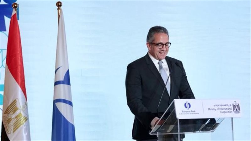 الدكتور خالد العناني