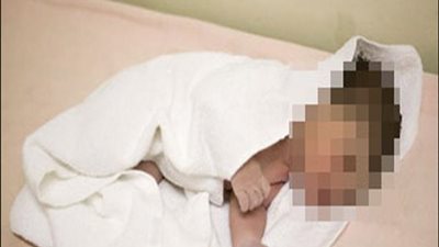 حملته سفاحا.. كشف لغز العثور على طفلة داخل كيس بلاستيك في الدقهلية 