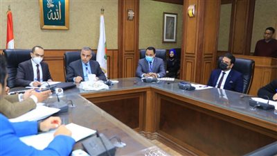 محافظ سوهاج يترأس اجتماع اللجنة العليا لفحص تراخيص البناء