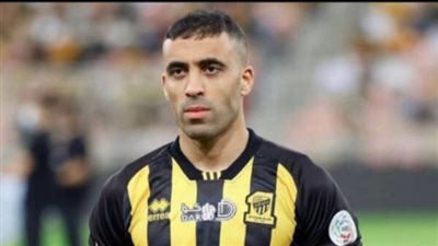 مشجع يعتدي بالضرب على عبد الرزاق حمدالله لاعب اتحاد جدة بعد الخسارة من الهلال (فيديو)