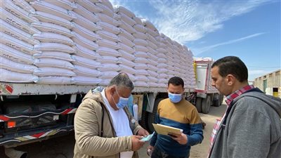 ضبط 63 طن دقيق وأرز قبل تخزينها بهدف احتكارها في بني سويف