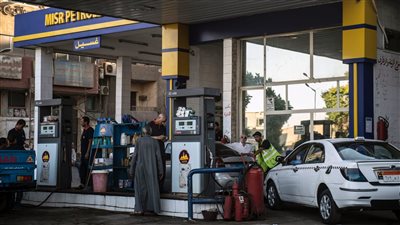البترول: محطات القطاع لا تبيع أي مواد لمحسنات البنزين