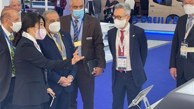 وزير الدولة للإنتاج الحربي يزور جناح 