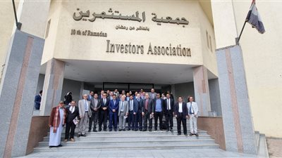 مستثمري العاشر من رمضان تبحث مع وفد يمني سبل تعزيز التعاون التجاري