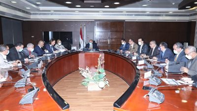 وزير النقل يبحث مع 