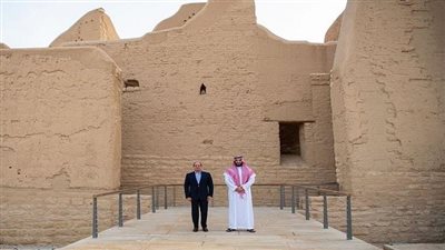  3 صور ترصد جولة السيسي في حي الطريف التاريخي