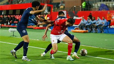 30 دقيقة.. تعادل سلبي بين الأهلي وبيراميدز وبطاقة صفراء لكل فريق | صور