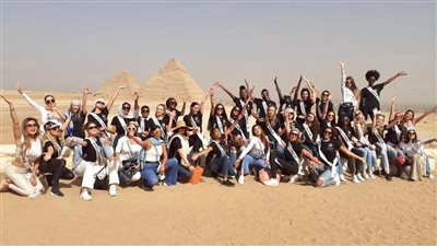 أهرامات الجيزة تستضيف المشاركات في مسابقة أفضل عارضة أزياء بالعالم
