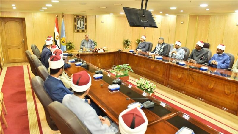 اجتماع محافظ أسيوط