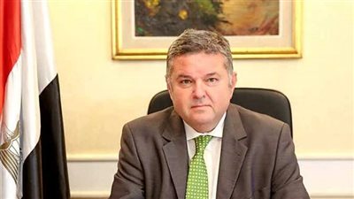 وزير قطاع الأعمال العام يستعرض خطة تطوير 