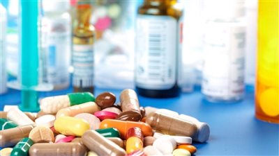 إعلان على الفيس بوك يقود لضبط مروج أدوية وعقاقير مهربة جمركيًا 