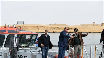 أسامة ربيع يتابع مستجدات مشروع تطوير القطاع الجنوبي لقناة السويس | صور