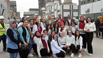 زيارة ميدانية لمحافظ أسيوط وطلاب الجامعة والمدارس لمشروع توليد الكهرباء بالوليدية 