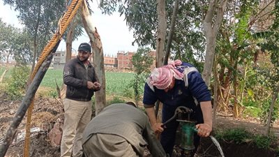 الطلمبة فريجيدير الفلاح.. مراحل تركيب مضخات المياه الجوفية وأسعارها بالريف | فيديو وصور 