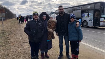  منقذ العرب بـ الغزالة رايقة.. إسلام العشيري بطل مصري تحت خط النار في كييف | فيديو وصور