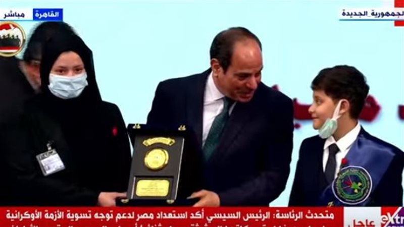 الرئيس يكرم أسر الشهداء