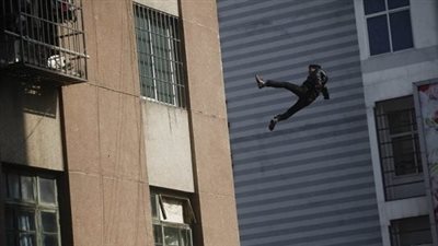 سوداني ينهي حياته بالقفز من الطابق الثالث بالشيخ زايد