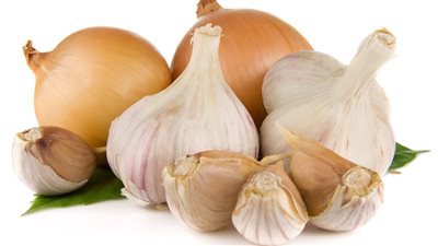 6 فوائد مذهلة للبصل والثوم للصحة العامة