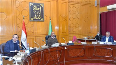 محافظ الإسماعيلية يجتمع بنواب الإسماعيلية لمناقشة معرض 