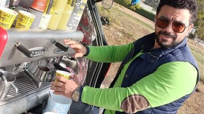 كريم الحسيني: اتخضيت من ردود الأفعال لبيعي مشروبات ساخنة وفنانة حاولت تجبر بخاطري