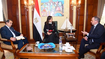 وزيرة الهجرة تلتقي السفير البولندي في القاهرة لمتابعة موقف أبنائنا بأوكرانيا