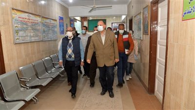 محافظ أسيوط يشدد على تكثيف حملات التطعيم بلقاح كورونا لطلاب المدارس 