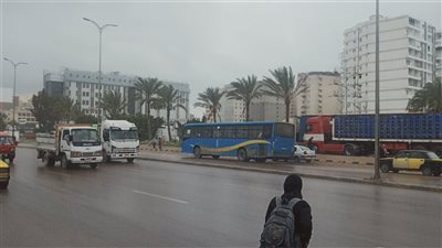 أمطار متوسطة ورياح شديدة تضرب الإسكندرية.. والأرصاد تحذر | فيديو 